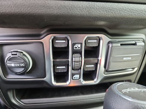 New 2025 Jeep Gladiator Sport image 7