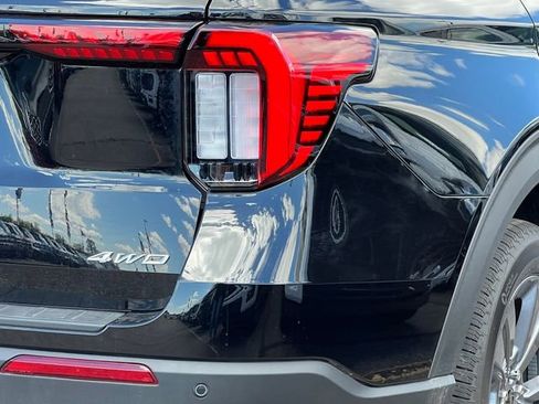 Used 2026 Ford Explorer Active w/ Active Comfort Package AWD/4WD image 7