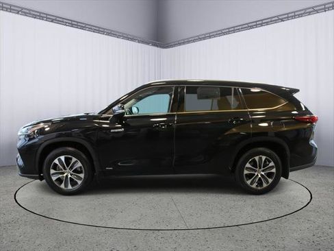 Certified 2021 Toyota Highlander XLE image 5