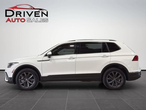 Used 2022 Volkswagen Tiguan SE image 3