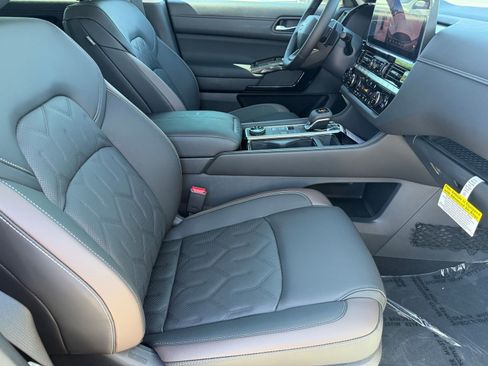 New 2026 Nissan Pathfinder Platinum AWD/4WD image 12