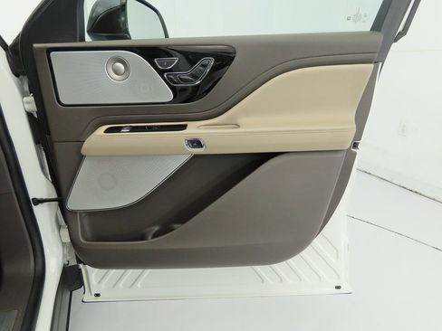 Used 2023 Lincoln Aviator Reserve w/ Equipment Group 201A image 24