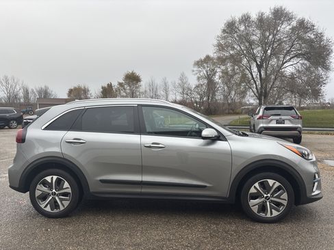Used 2022 Kia Niro EX w/ Cold Weather Package image 2