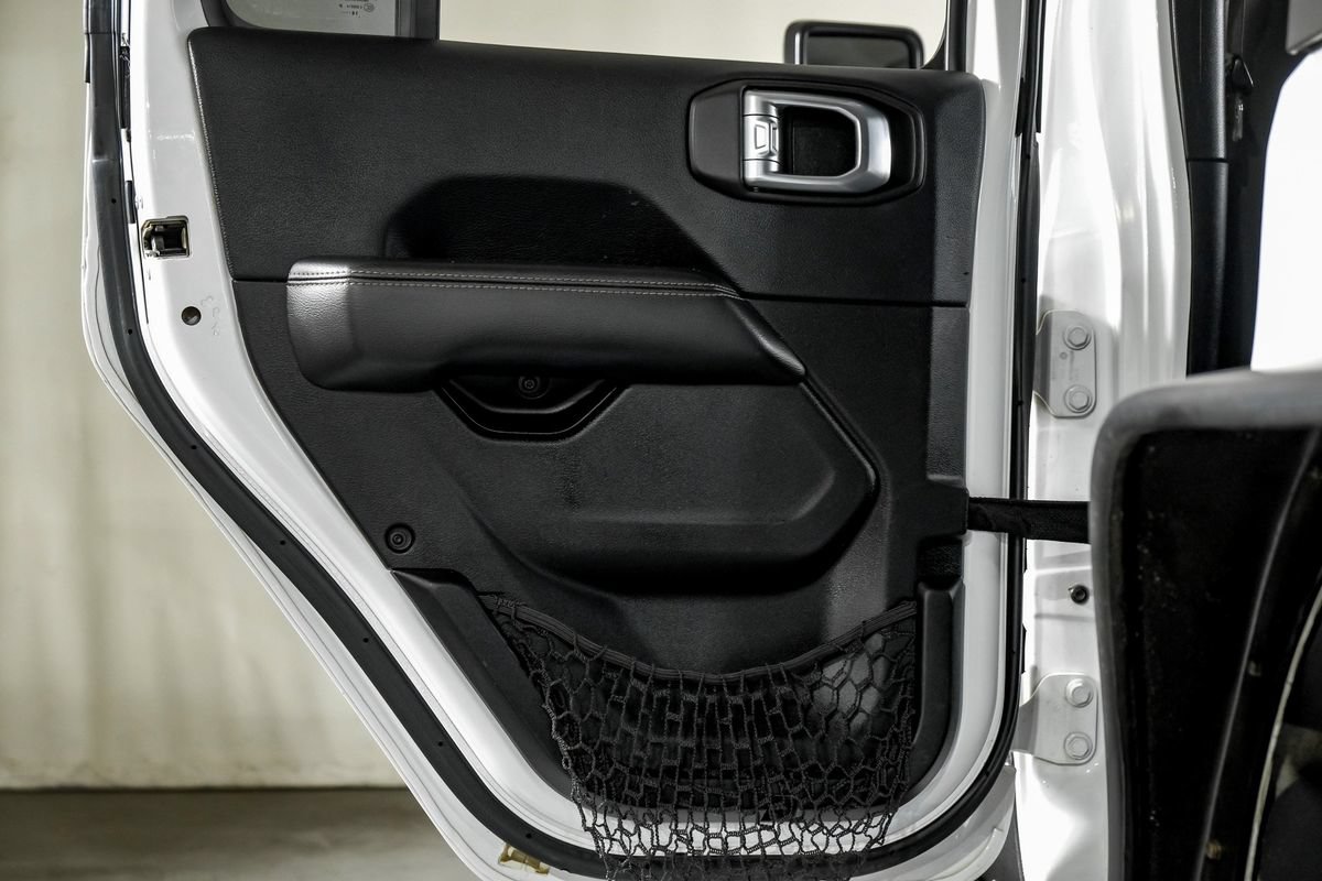 Used 2018 Jeep Wrangler Unlimited Sahara AWD/4WD image 34