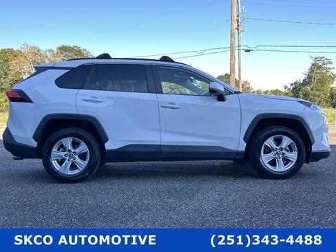 Used 2019 Toyota RAV4 XLE image 6