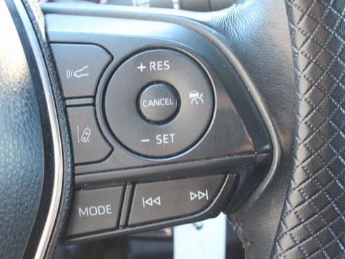 Used 2019 Toyota Camry SE image 12