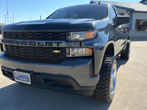 Used 2021 Chevrolet Silverado 1500 Custom image 3