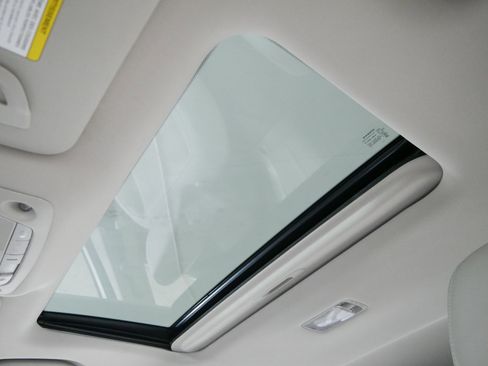 Used 2018 Nissan Rogue Sport SL w/ SL Premium Package image 32