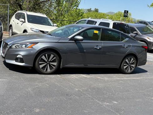 Used 2020 Nissan Altima 2.5 SV FWD image 4