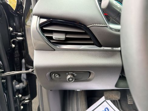 Used 2023 Chevrolet Traverse LT w/ LT Premium Package image 17