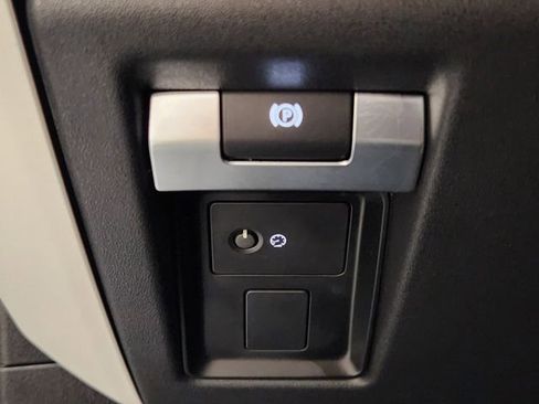 Used 2025 Land Rover Defender 110 S image 21