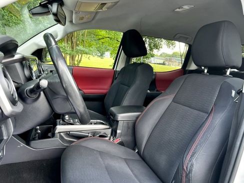Used 2018 Toyota Tacoma SR5 image 12