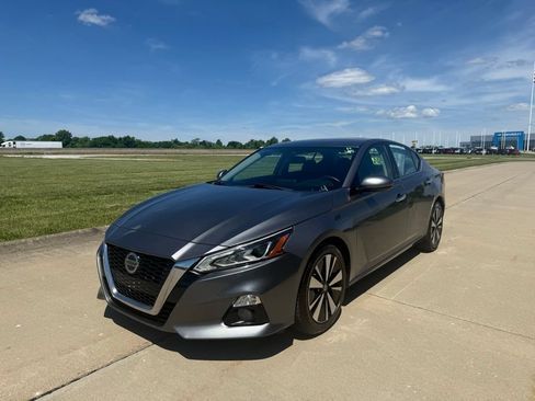 Used 2019 Nissan Altima 2.5 SL FWD image 9