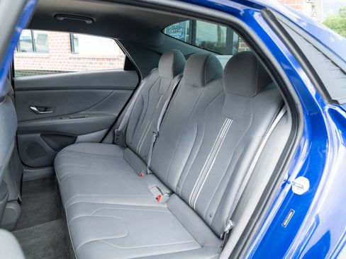Used 2021 Hyundai Elantra SEL FWD image 18