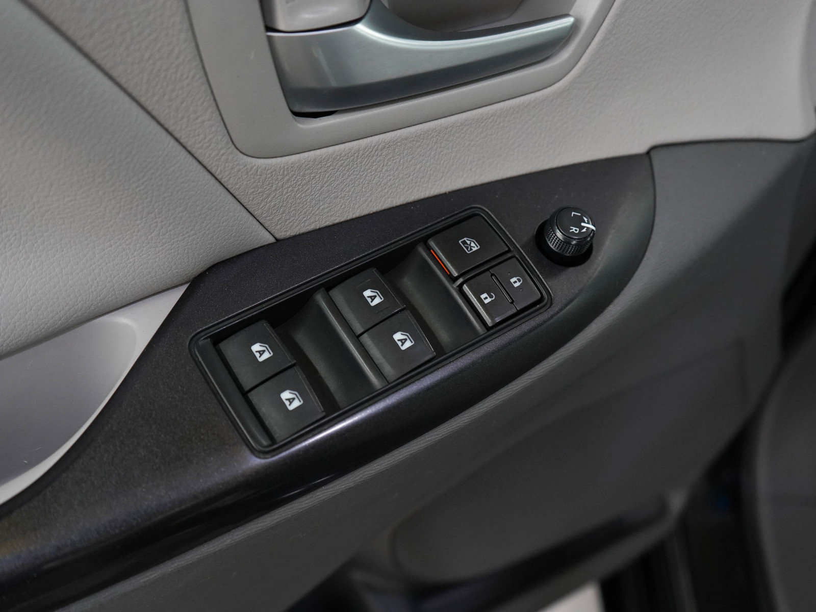Used 2017 Toyota Sienna LE FWD image 21