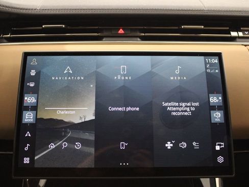 Used 2025 Land Rover Range Rover SE image 53