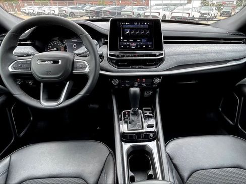 Used 2025 Jeep Compass Latitude image 10