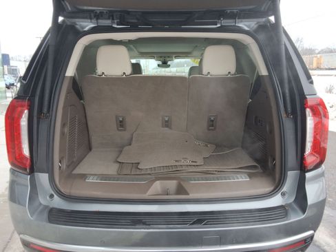 Used 2021 GMC Yukon Denali w/ Denali Premium Package image 32