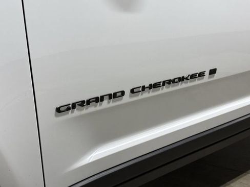 Used 2023 Jeep Grand Cherokee Altitude AWD/4WD image 26