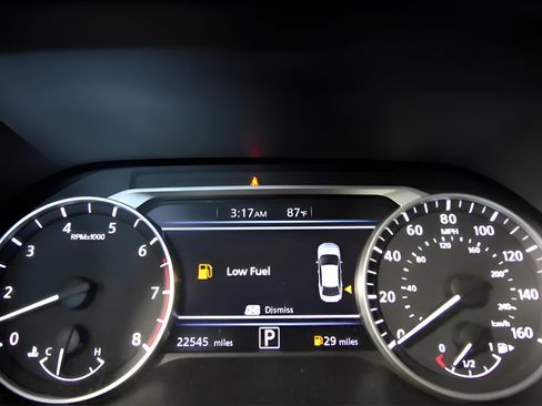 Used 2024 Nissan Sentra SR w/ SR Premium Package FWD image 12