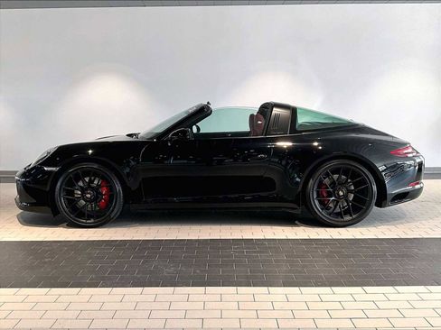 Used 2018 Porsche 911 Targa 4 GTS image 2