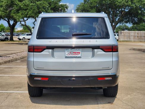 Used 2022 Jeep Wagoneer Series III AWD/4WD image 5