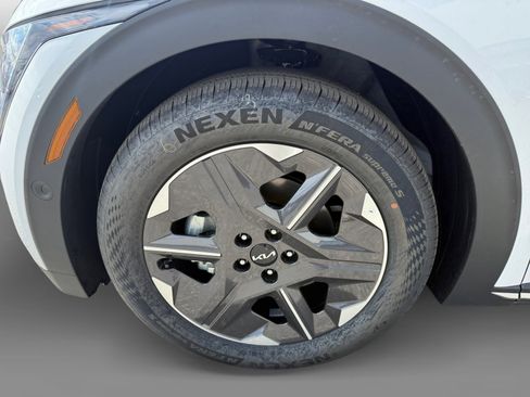 New 2025 Kia EV6 Light w/ Light LR Technology Package image 9