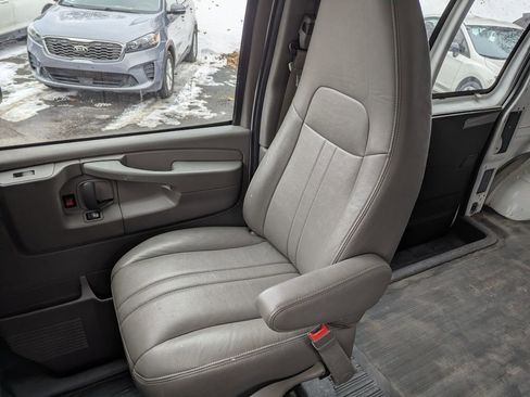 Used 2015 Chevrolet Express 2500 image 12
