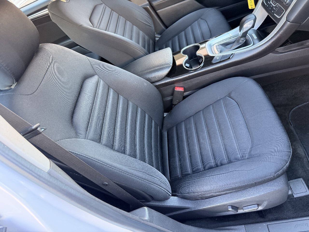 Used 2016 Ford Fusion SE FWD image 35