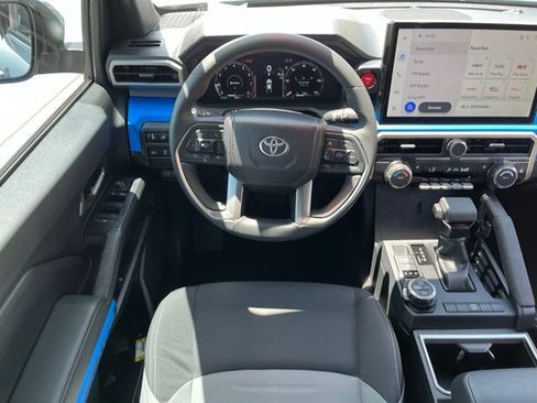 Used 2025 Toyota Tacoma TRD Off-Road AWD/4WD image 13