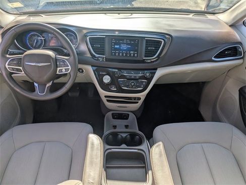 Used 2018 Chrysler Pacifica Touring Plus w/ Tire & Wheel Group image 15