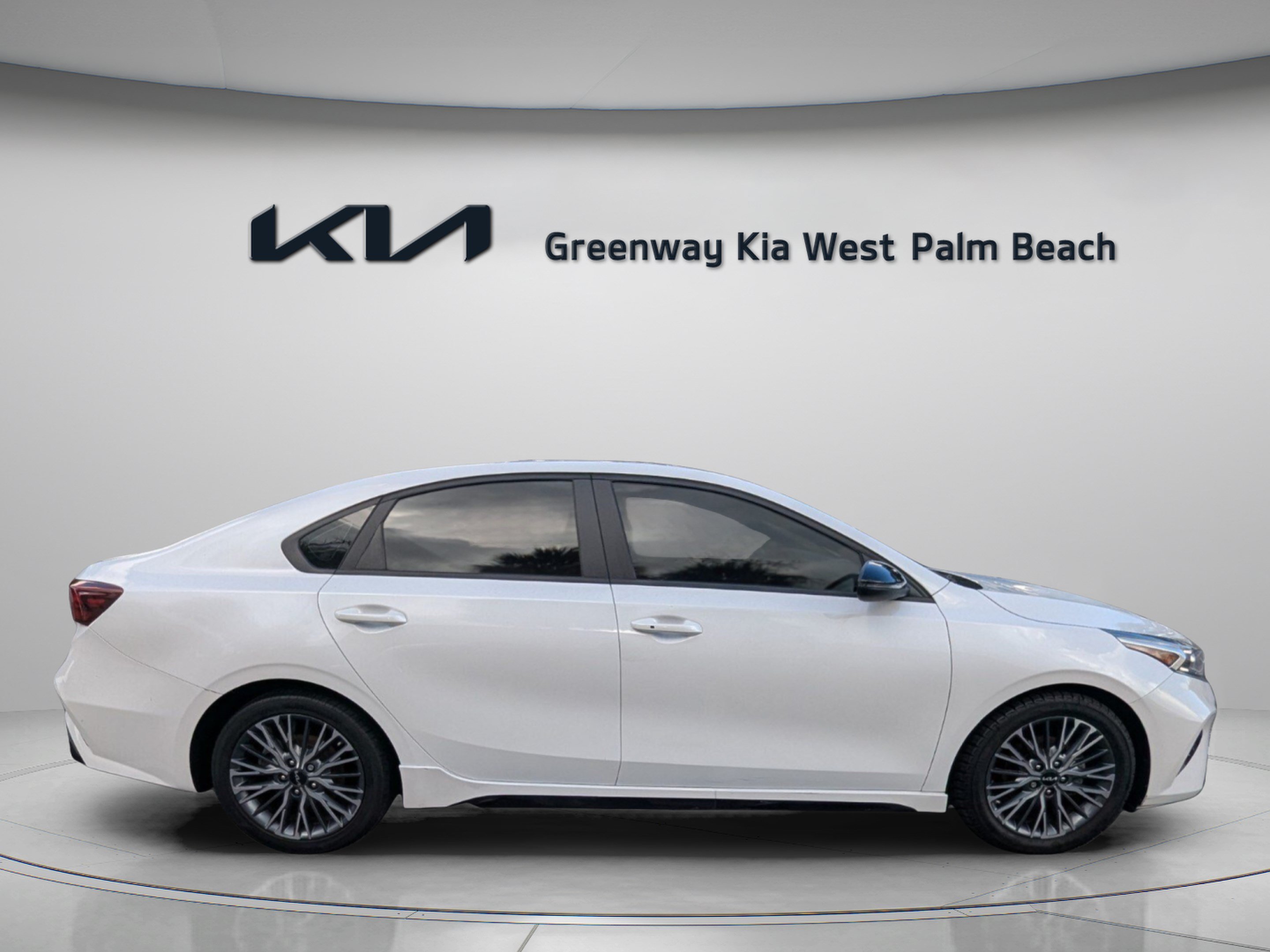 Used 2022 Kia Forte GT-Line w/ GT-Line Premium Package FWD image 9