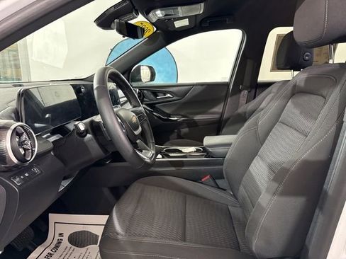 Used 2025 Chevrolet Equinox LT w/ Safety and Technology Package FWD image 18