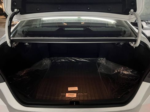New 2026 Toyota Camry Hybrid FWD image 12