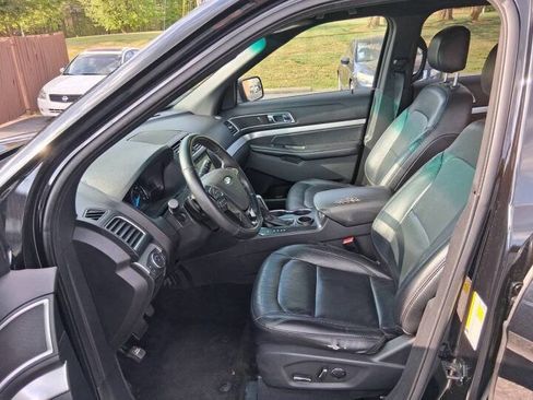 Used 2017 Ford Explorer XLT w/ Equipment Group 202A FWD image 9