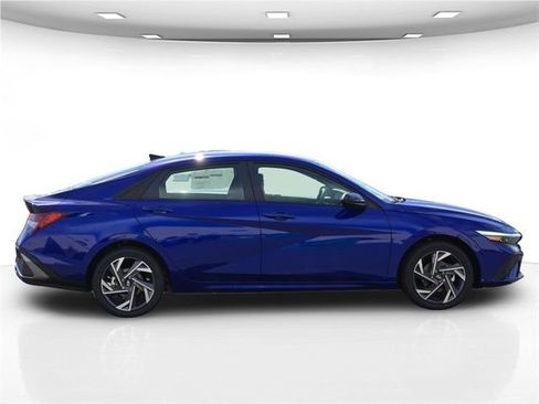New 2025 Hyundai Elantra SEL image 12
