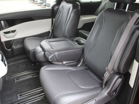 Used 2023 Kia Carnival SX Prestige FWD image 19