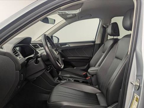 Used 2023 Volkswagen Tiguan SE FWD image 14