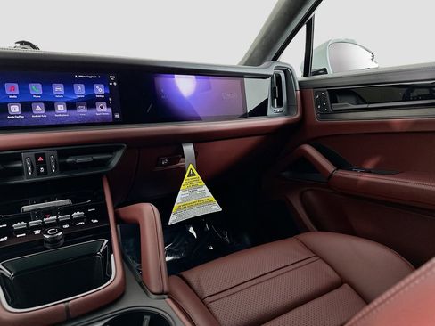 New 2026 Porsche Cayenne GTS image 26