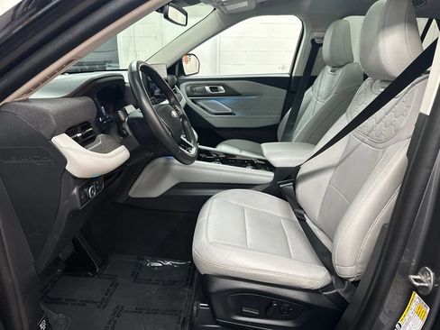 Used 2025 Ford Explorer Platinum w/ Ultimate Package AWD/4WD image 19