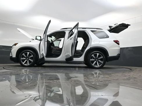 Used 2025 Honda Pilot Elite image 40