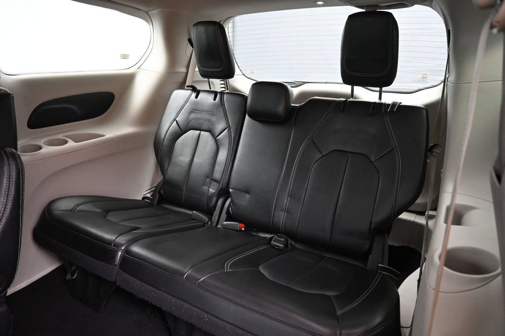 Used 2024 Chrysler Pacifica Touring-L FWD image 26