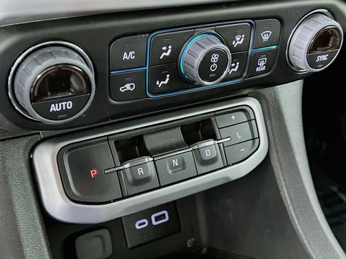 Certified 2023 GMC Acadia SLE w/ Driver Convenience Package AWD/4WD image 15