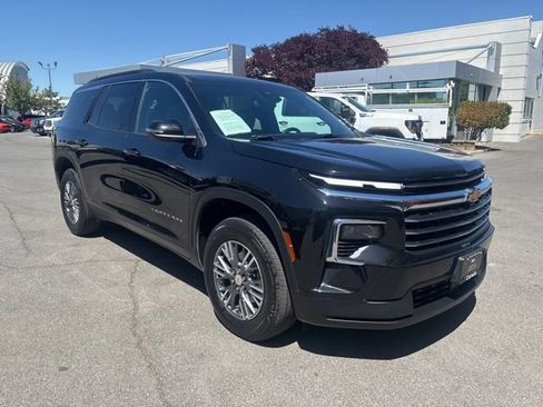 Used 2025 Chevrolet Traverse LT AWD/4WD image 8