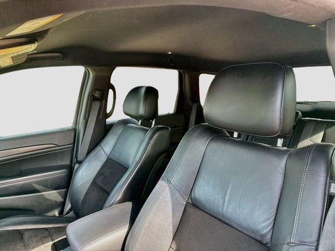 Used 2020 Jeep Grand Cherokee Altitude RWD image 12