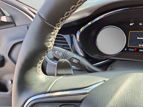 Used 2023 Buick Envision Essence image 35