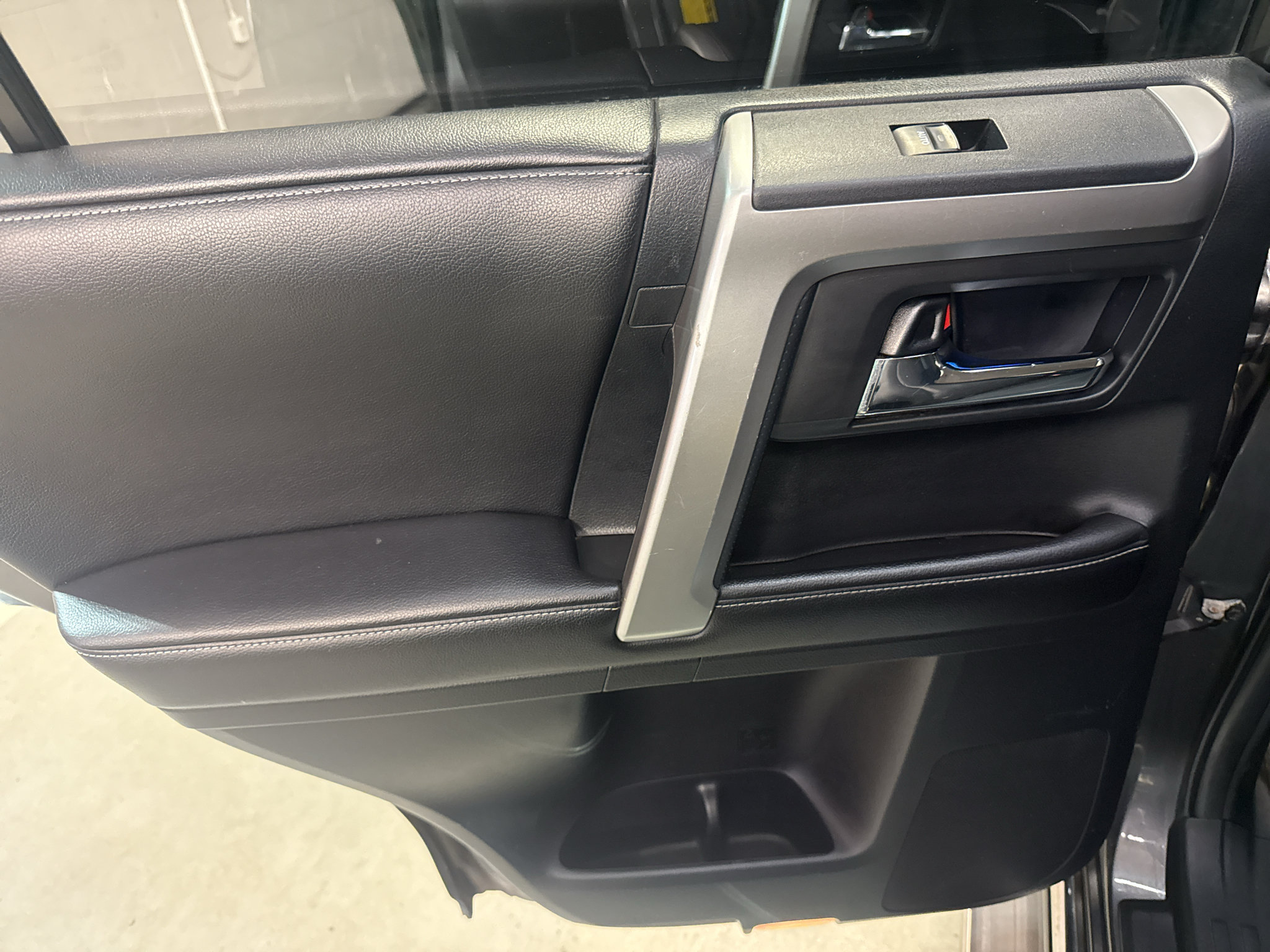 Used 2016 Toyota 4Runner Limited AWD/4WD image 22