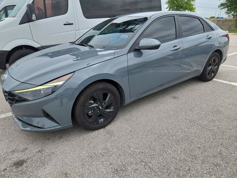 Used 2022 Hyundai Elantra Blue FWD image 3
