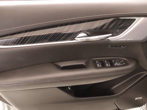 Used 2025 Cadillac XT6 Premium Luxury w/ Technology Package FWD image 17