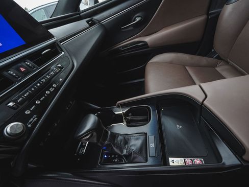 Used 2023 Lexus ES 250 w/ Premium Package image 26